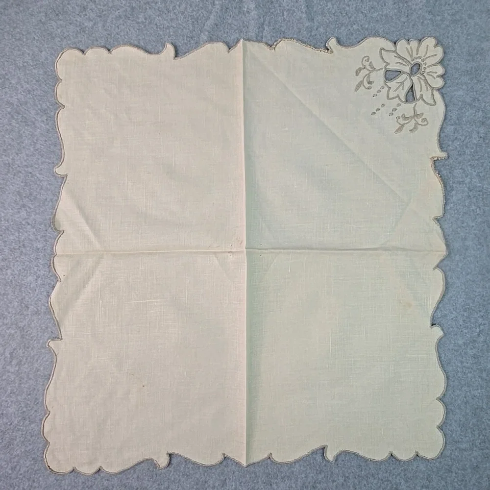 Vtg Embroidered Floral Heirloom Napkins Victorian‎ Luncheon Cream French Country